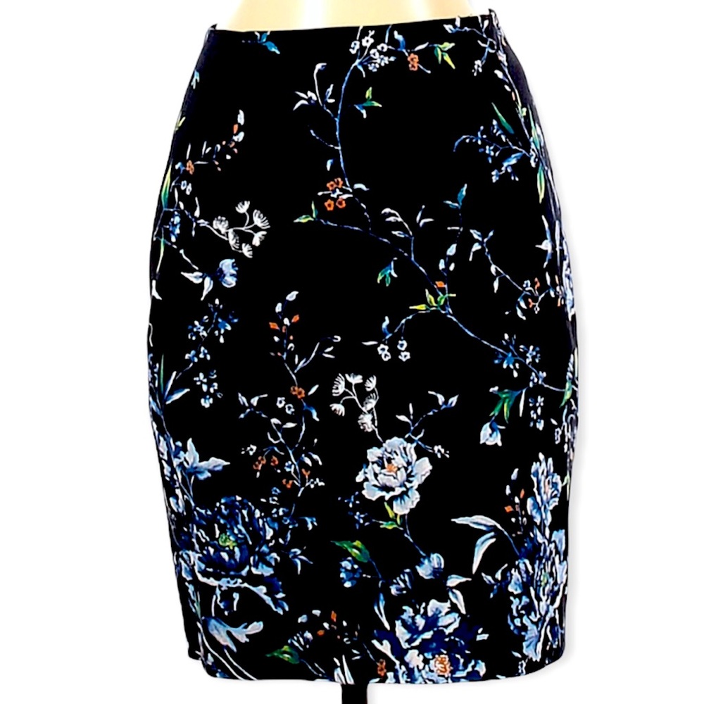❤️‍🔥3/$25❤️‍🔥White House Black Market Floral Boho Skirt